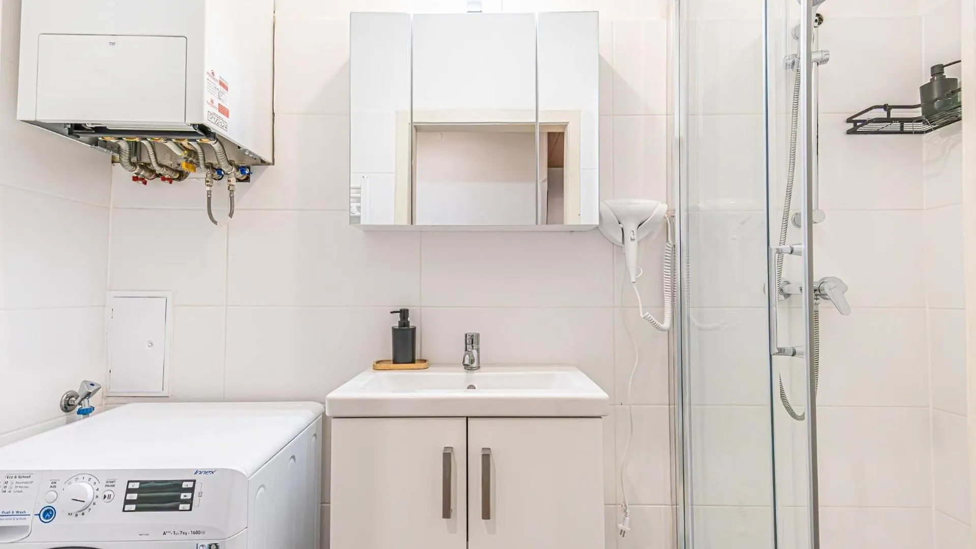 Desirable 2Br - Bookable For Longstays In Lockdown B Vienna Apartment